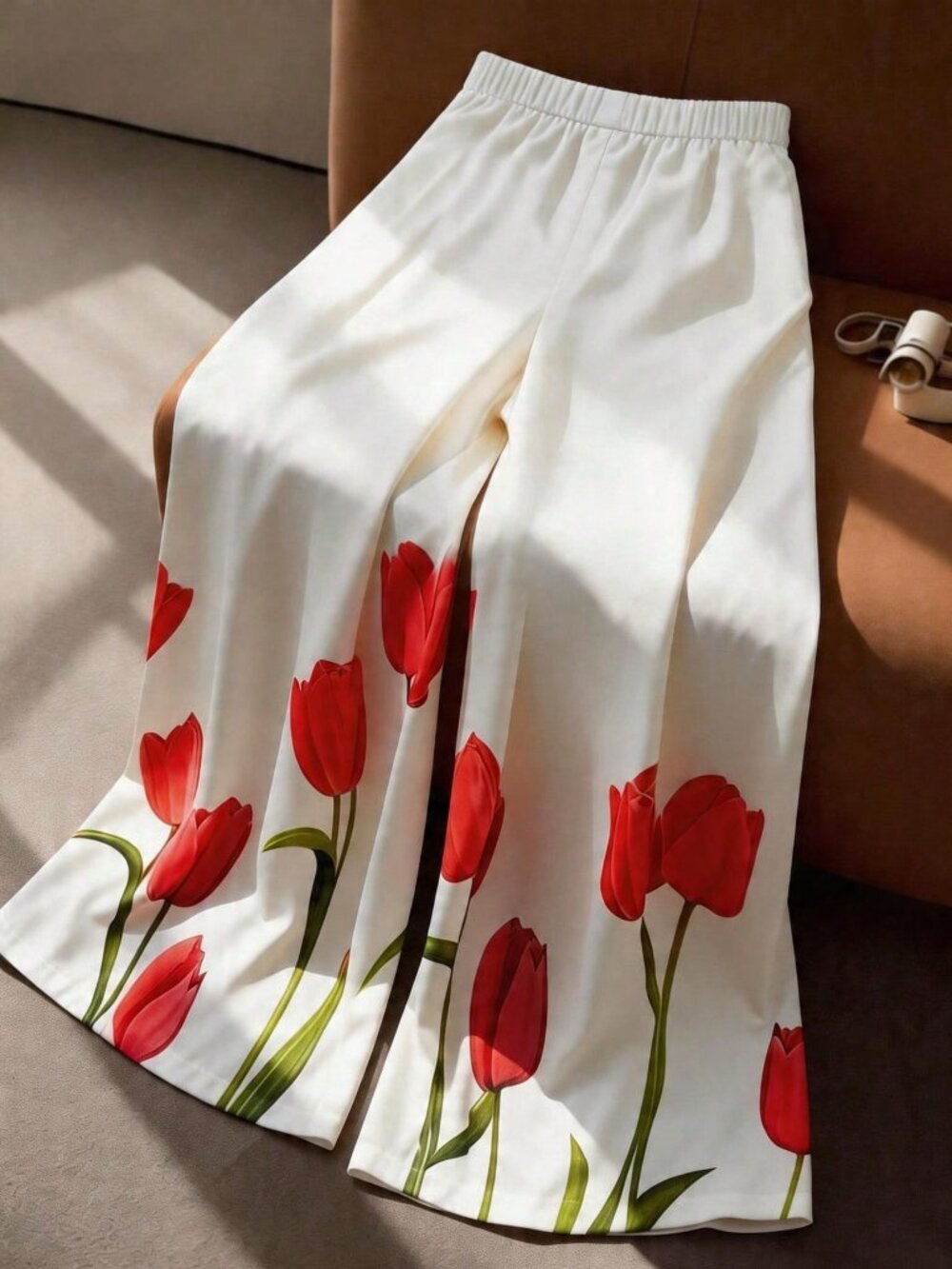 Red Elegant Women's Plus Size Floral Color Block wide legged Pants - Picture 2 of 3
